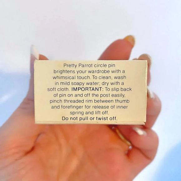 Avon Fashion Jewelry Vintage Pretty Parrot Goldtone Pin - Picture 7 of 7